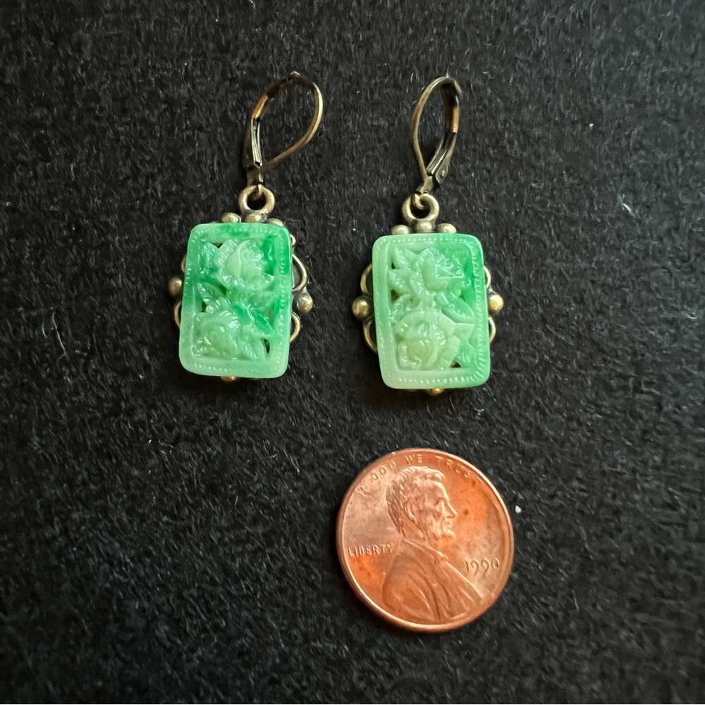 💚 Green Floral Drop Earrings - Picture 4 of 5